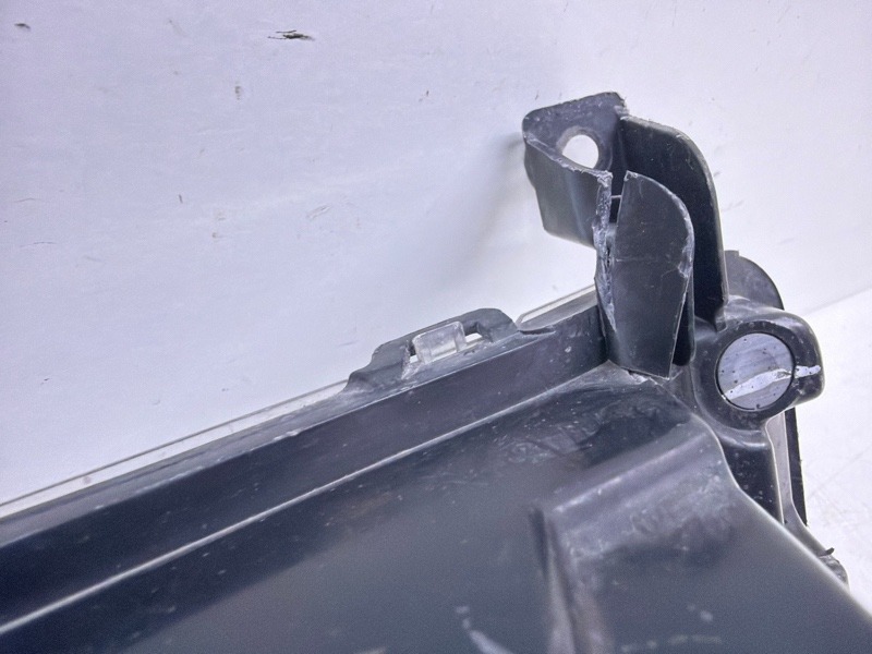 Фара противотуманная левая