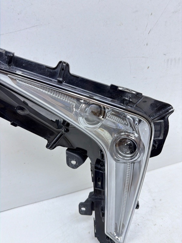 Фара противотуманная левая