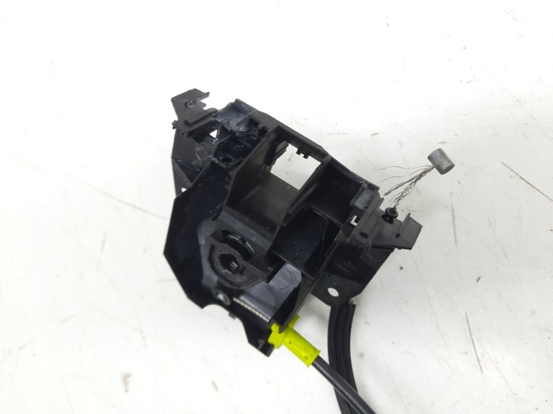 Замок двери передней левой