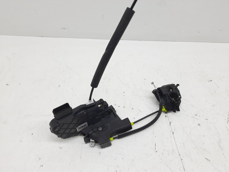 Замок двери передней левой