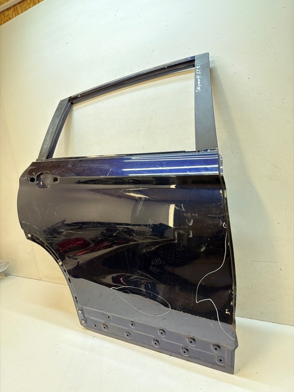 Дверь задняя правая