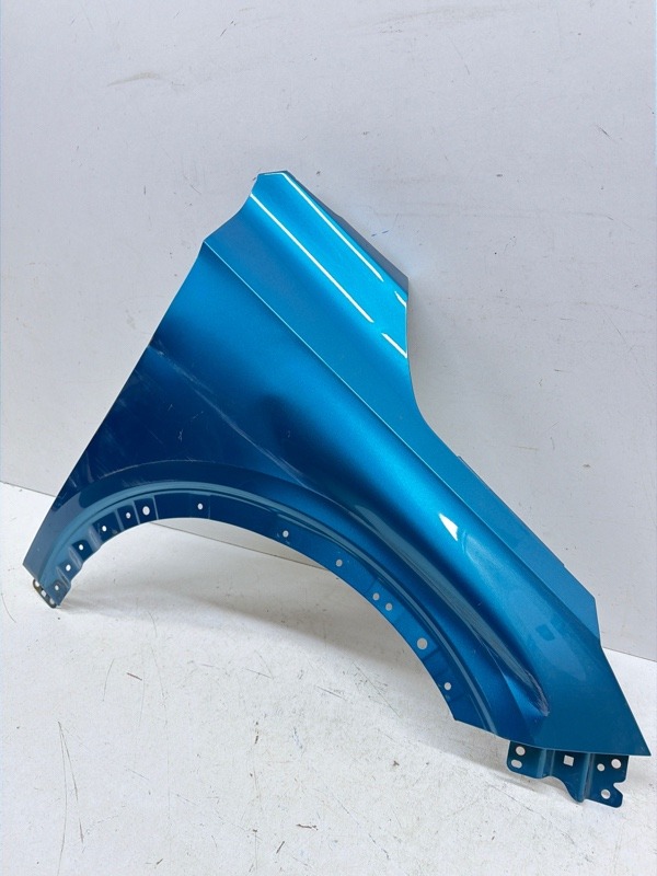 Крыло переднее правое