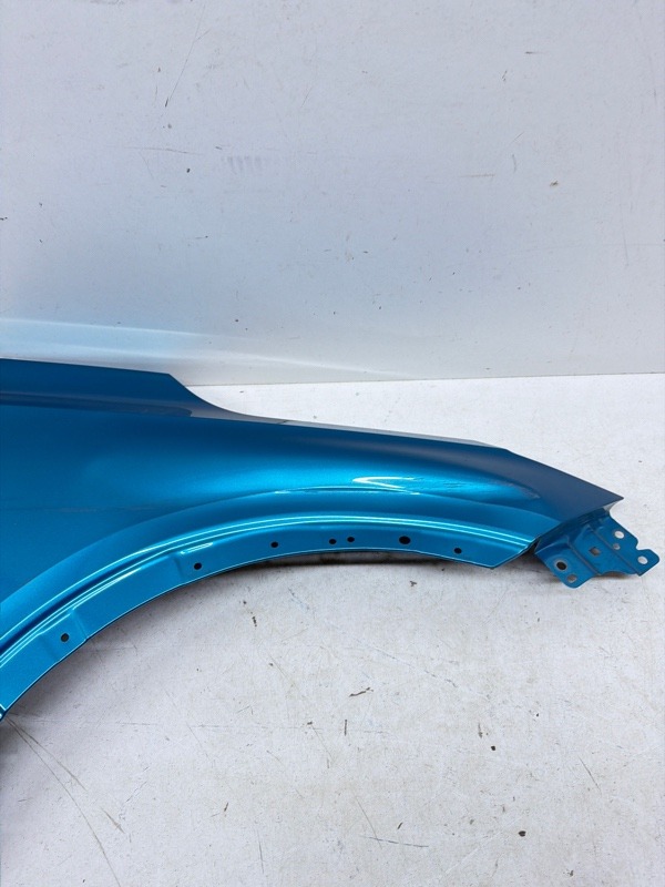 Крыло переднее правое