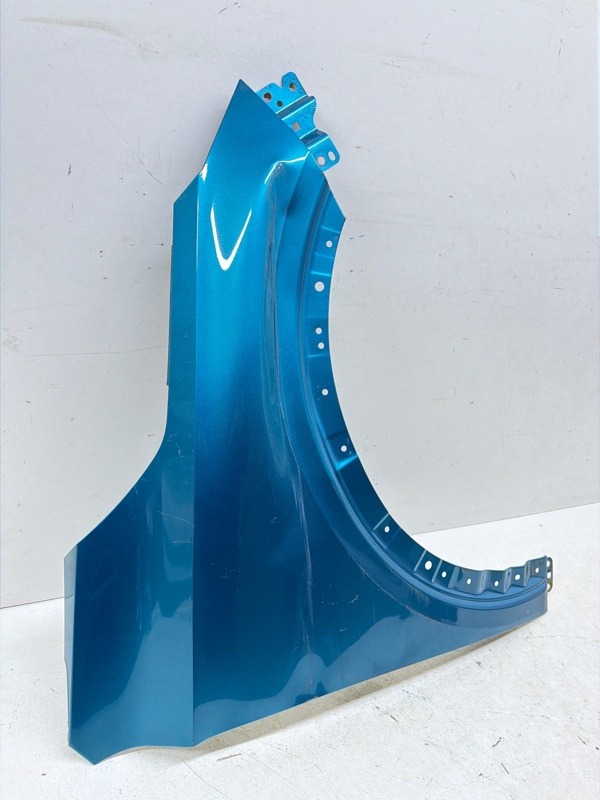 Крыло переднее правое