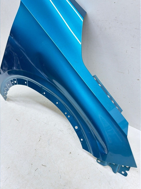 Крыло переднее правое