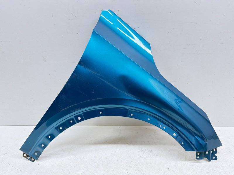 Крыло переднее правое