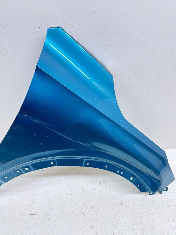 Крыло переднее правое