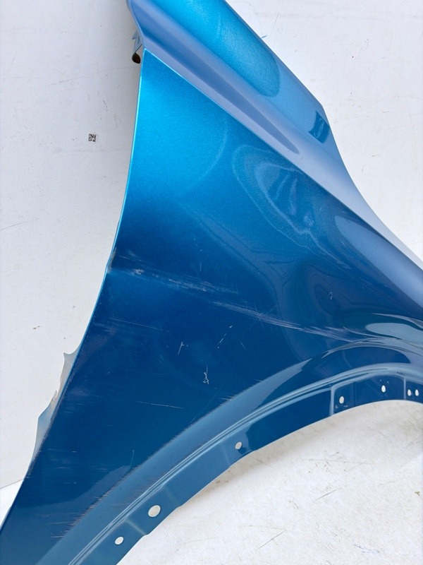 Крыло переднее правое