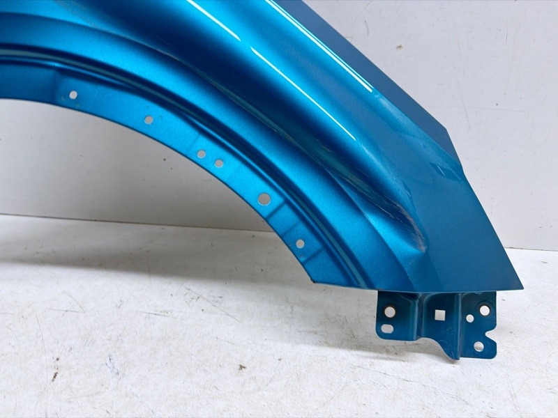 Крыло переднее правое