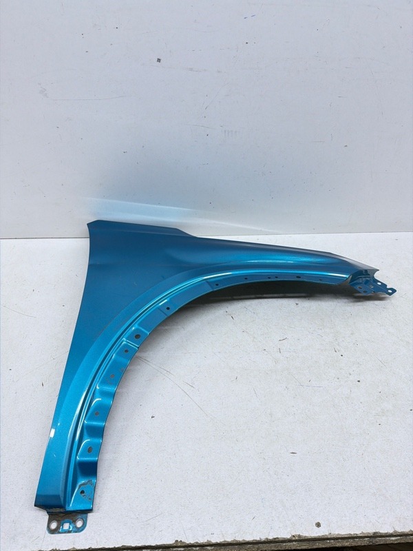 Крыло переднее правое