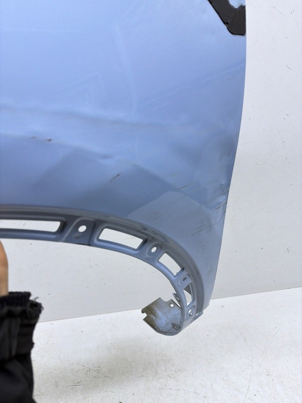 Крыло переднее левое