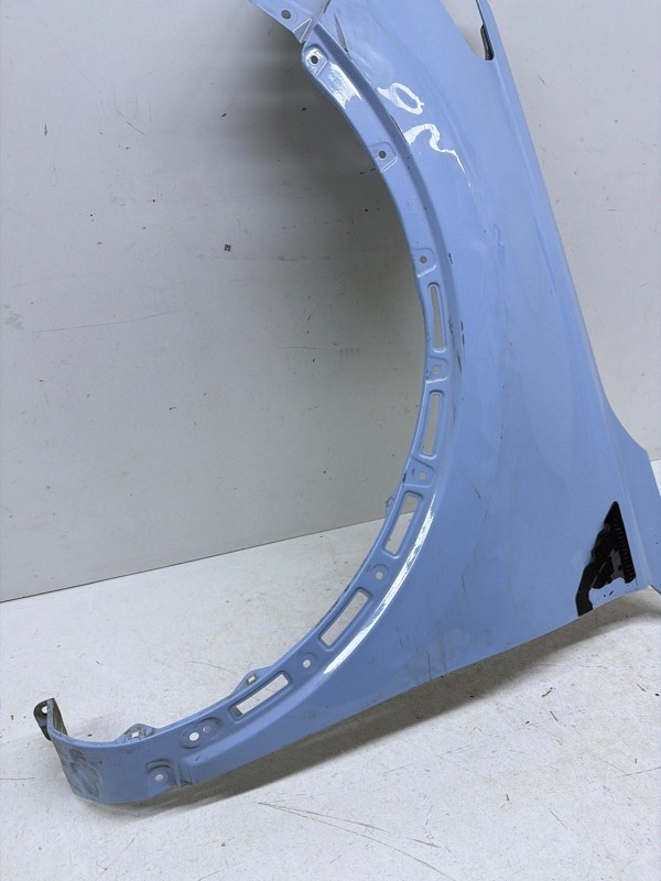 Крыло переднее левое