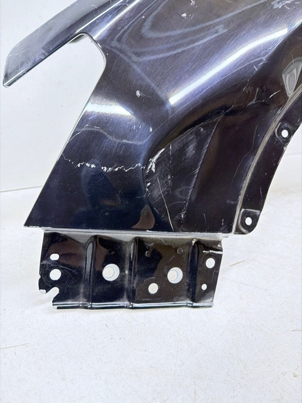 Крыло переднее левое