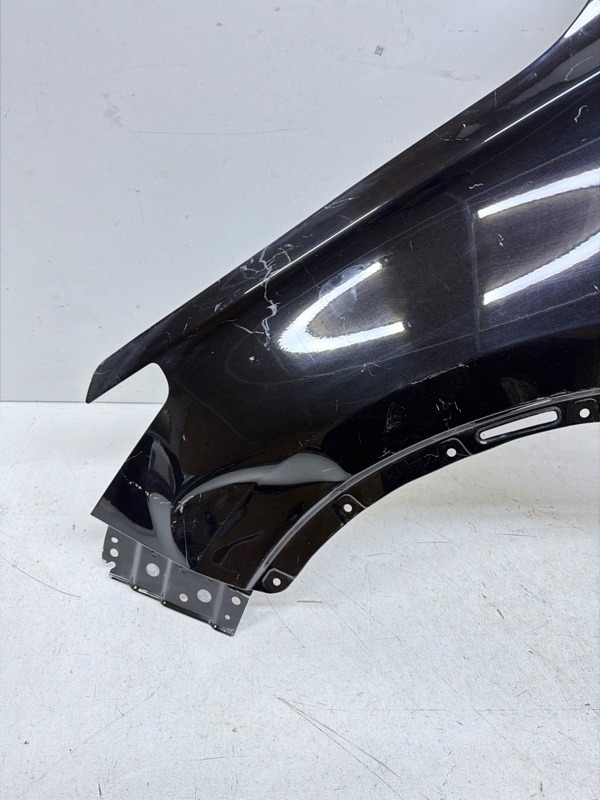 Крыло переднее левое