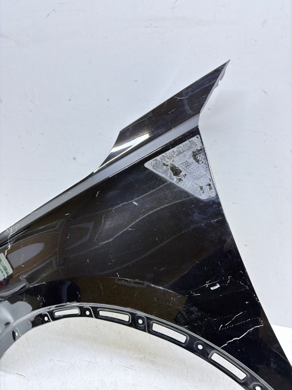 Крыло переднее левое