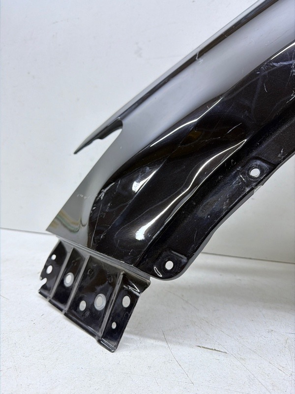 Крыло переднее левое