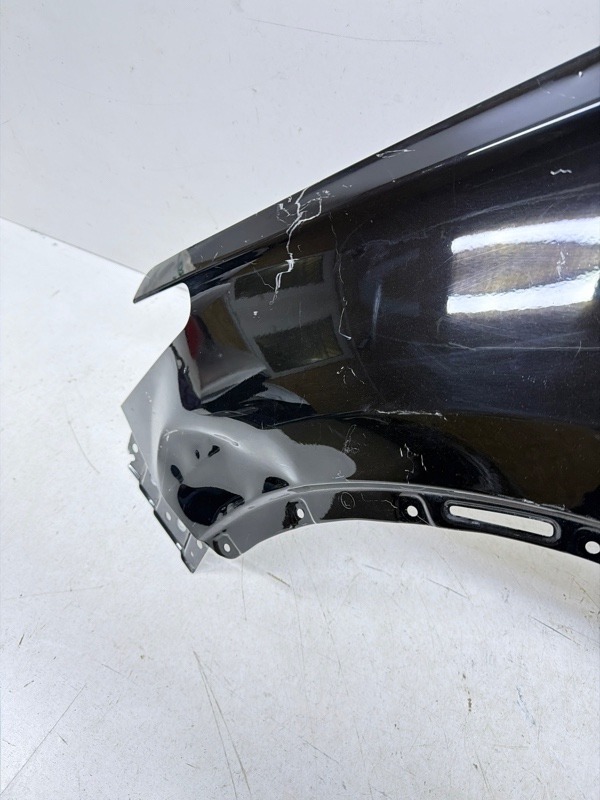 Крыло переднее левое