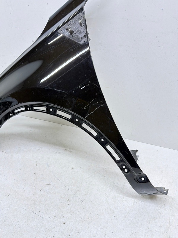 Крыло переднее левое