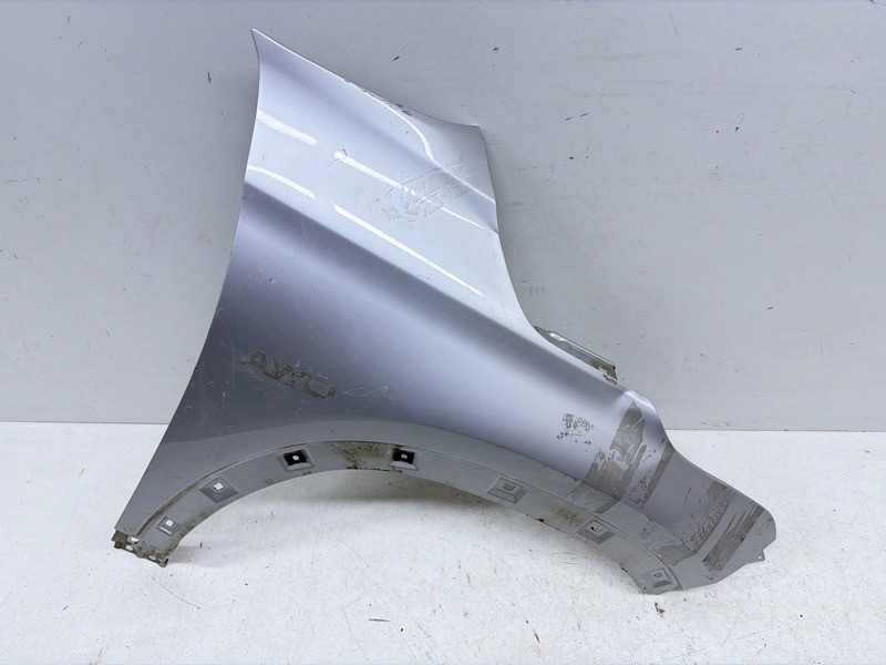 Крыло переднее правое