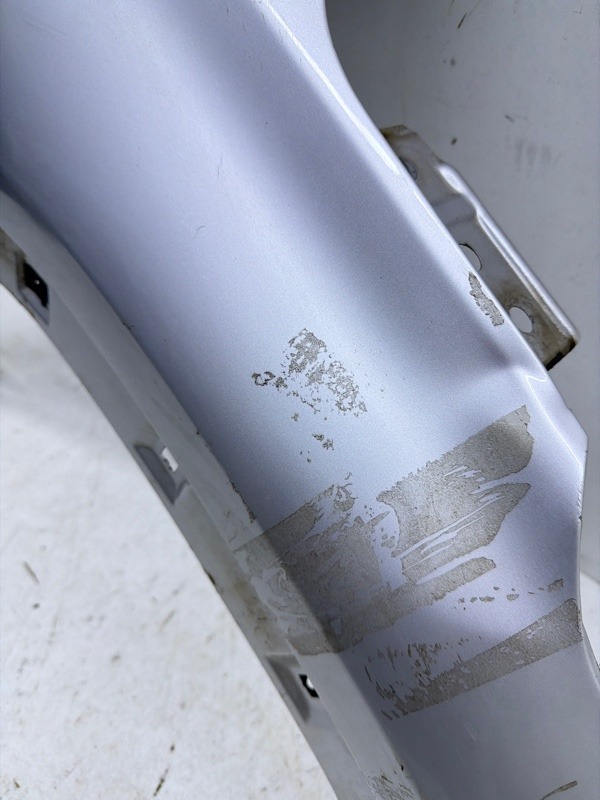 Крыло переднее правое