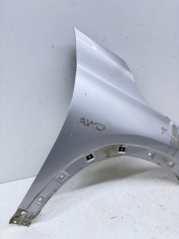 Крыло переднее правое