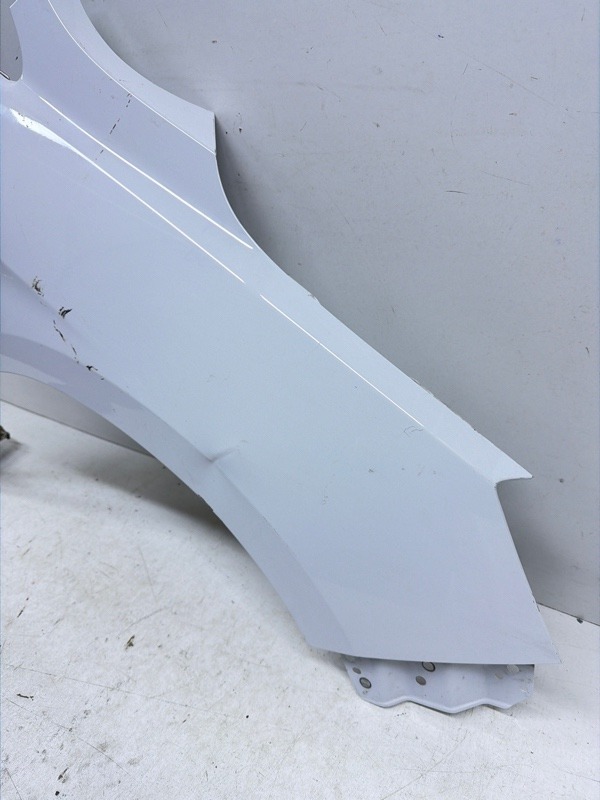 Крыло переднее правое