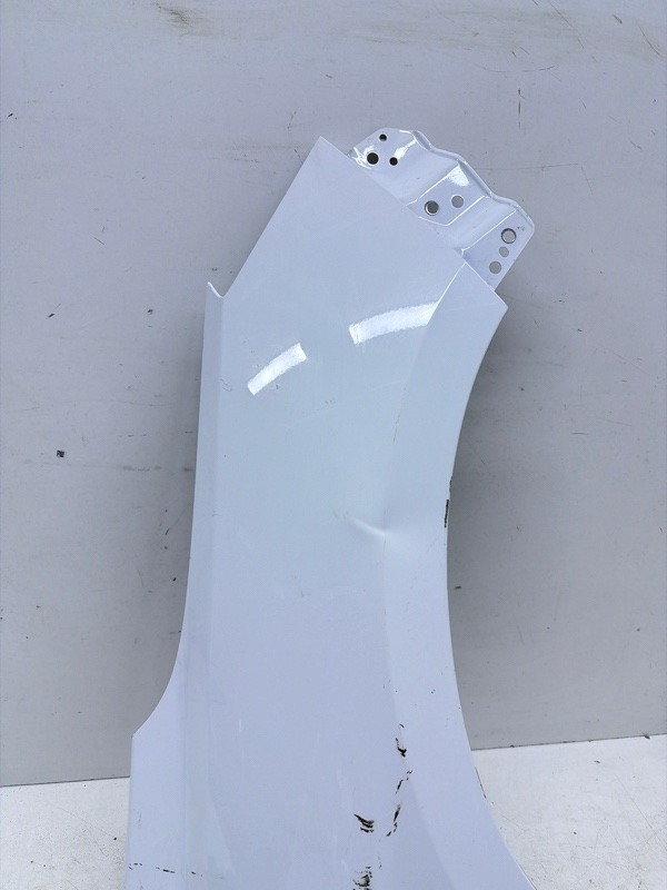 Крыло переднее правое