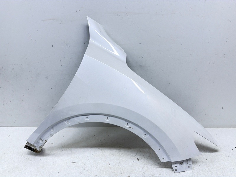 Крыло переднее правое