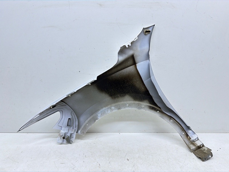 Крыло переднее правое