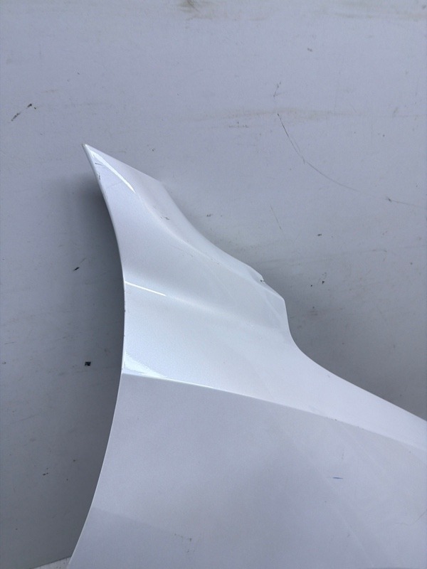 Крыло переднее правое