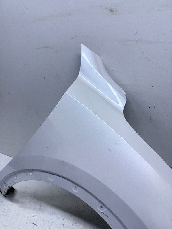 Крыло переднее правое