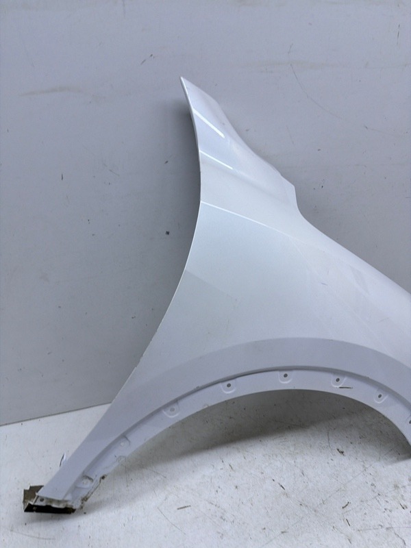 Крыло переднее правое