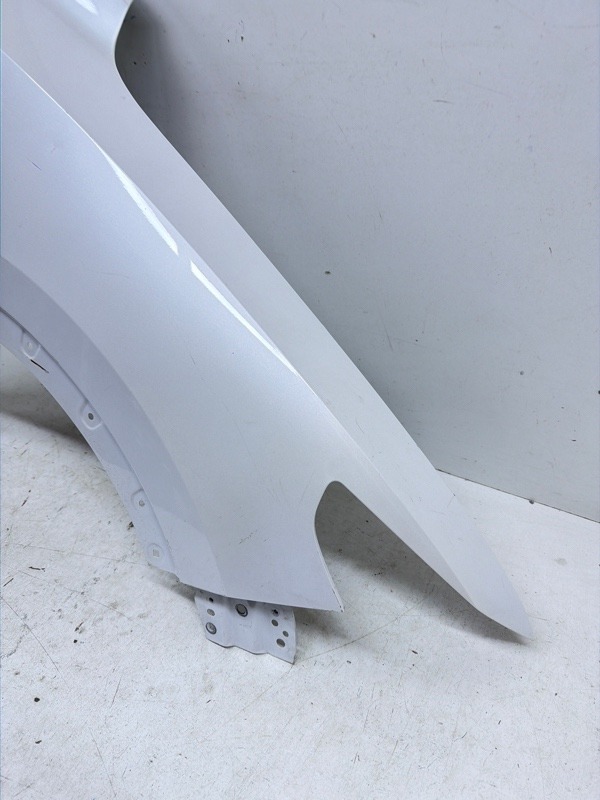 Крыло переднее правое