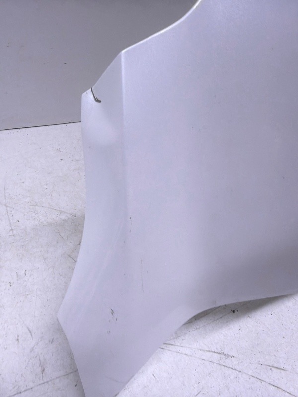 Крыло переднее правое