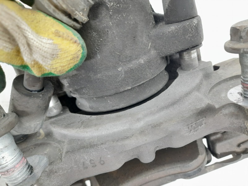 Суппорт передний правый