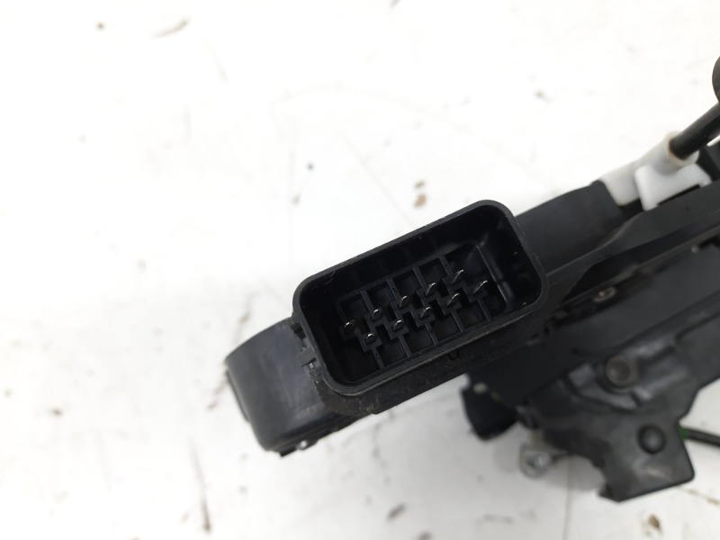 Замок двери задней левой