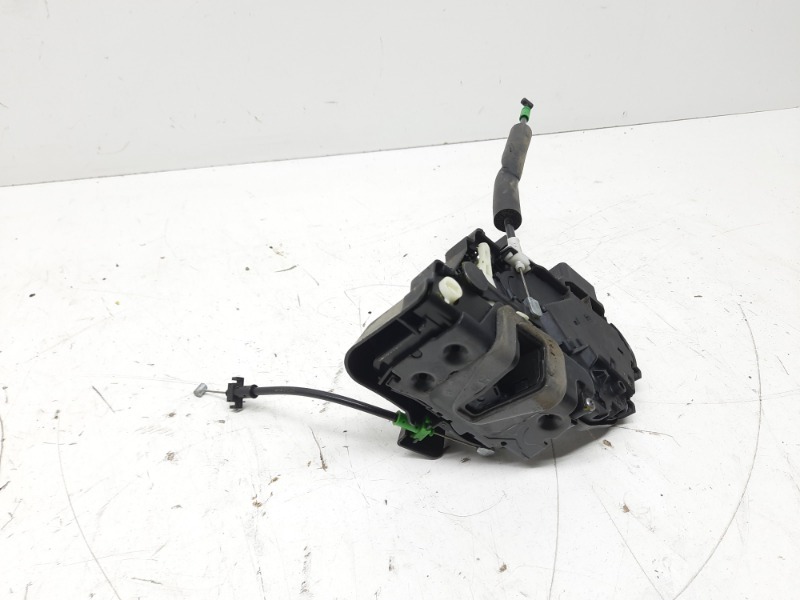 Замок двери задней левой