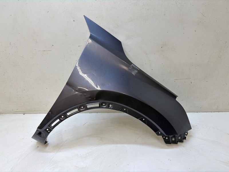 Крыло переднее правое