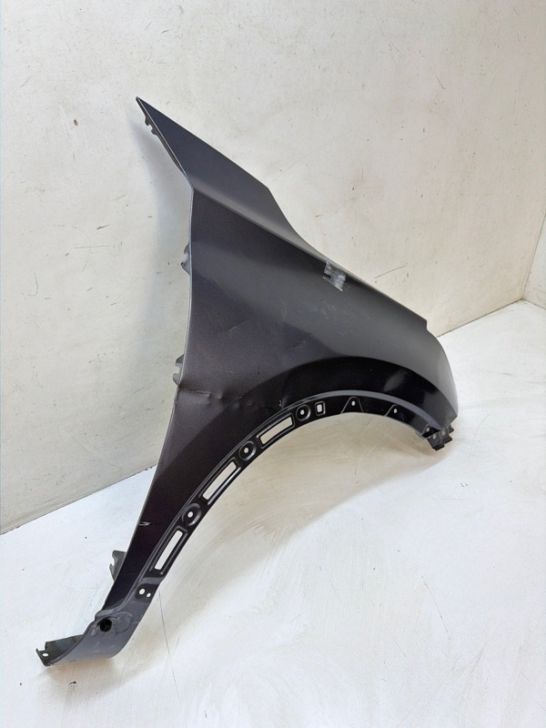 Крыло переднее правое