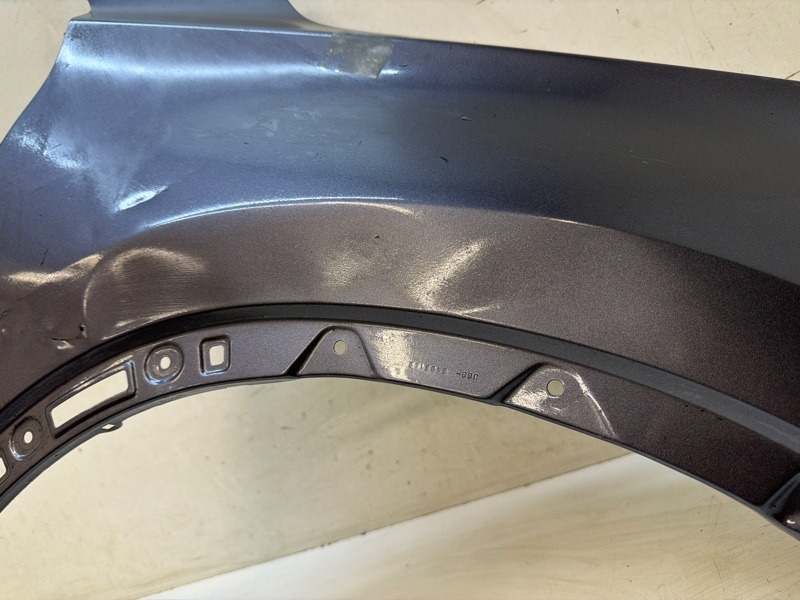 Крыло переднее правое