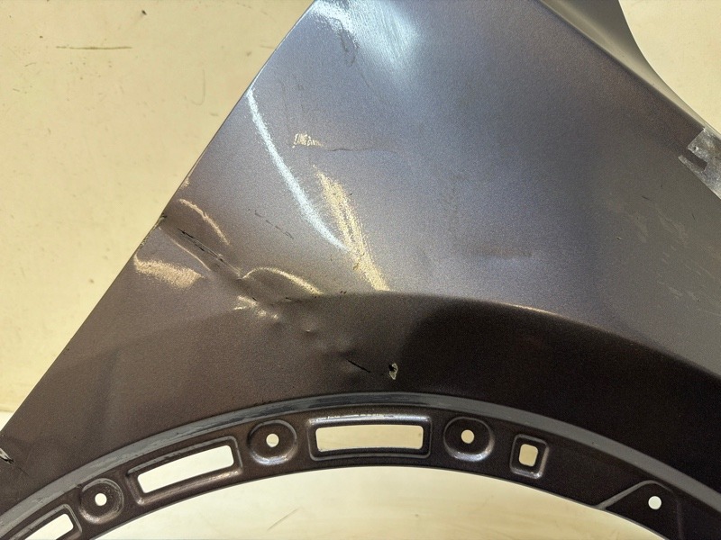 Крыло переднее правое