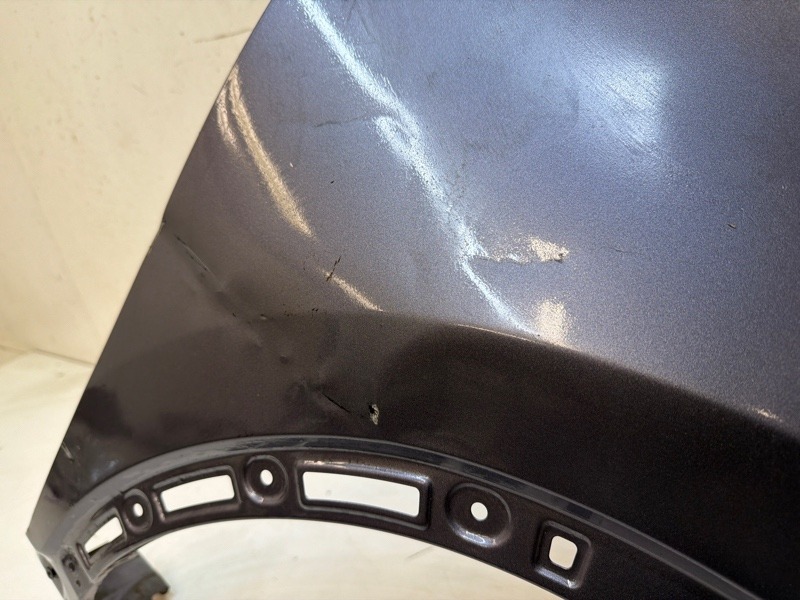 Крыло переднее правое