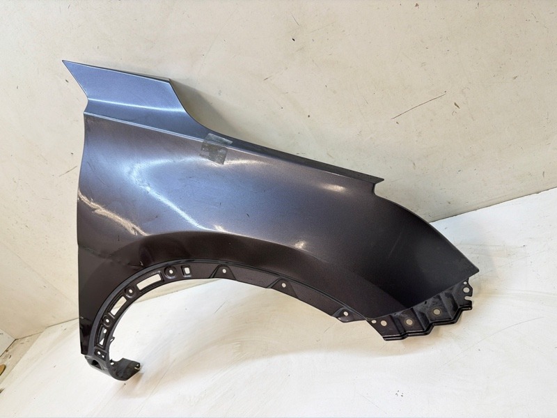 Крыло переднее правое