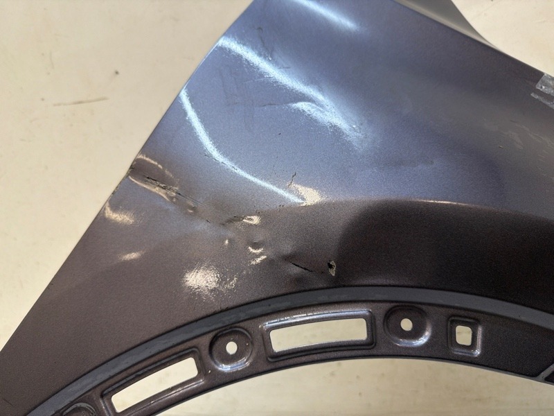 Крыло переднее правое