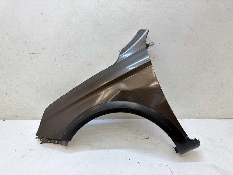 Крыло переднее левое