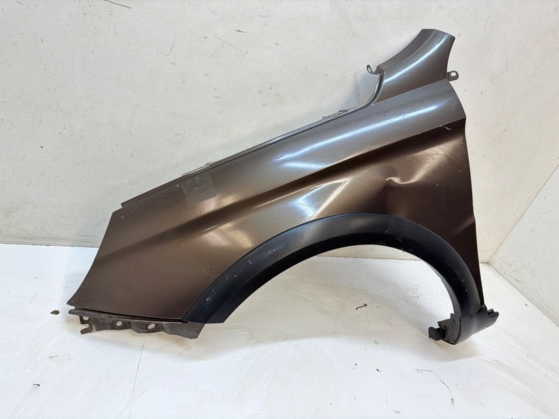 Крыло переднее левое