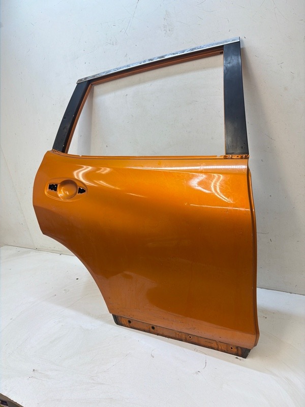 Дверь задняя правая