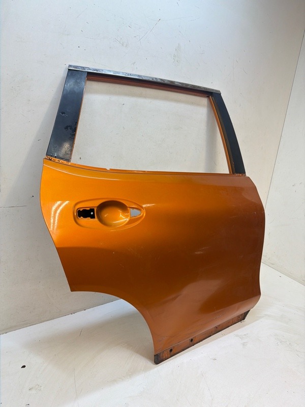 Дверь задняя правая