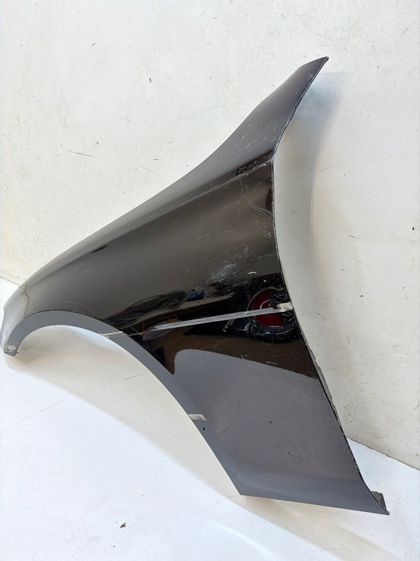 Крыло переднее левое