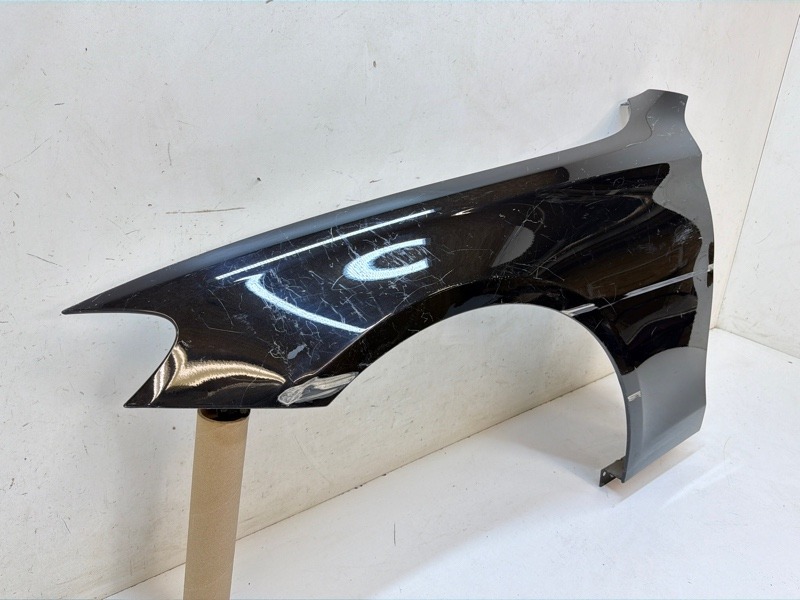 Крыло переднее левое